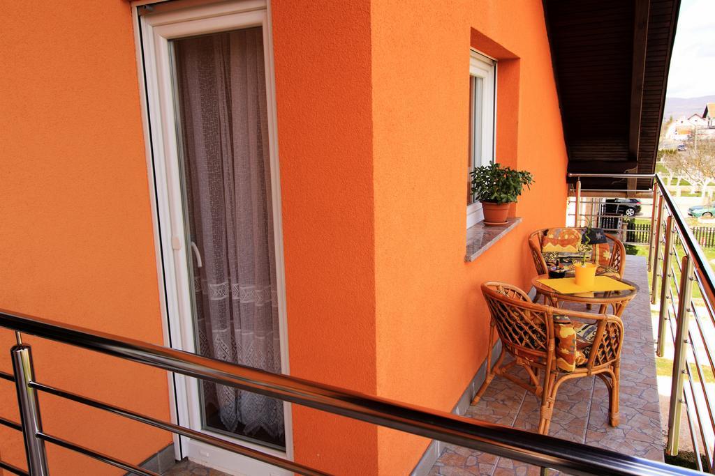 Vila Julija - Apartment & Rooms โอโทชาส ห้อง รูปภาพ