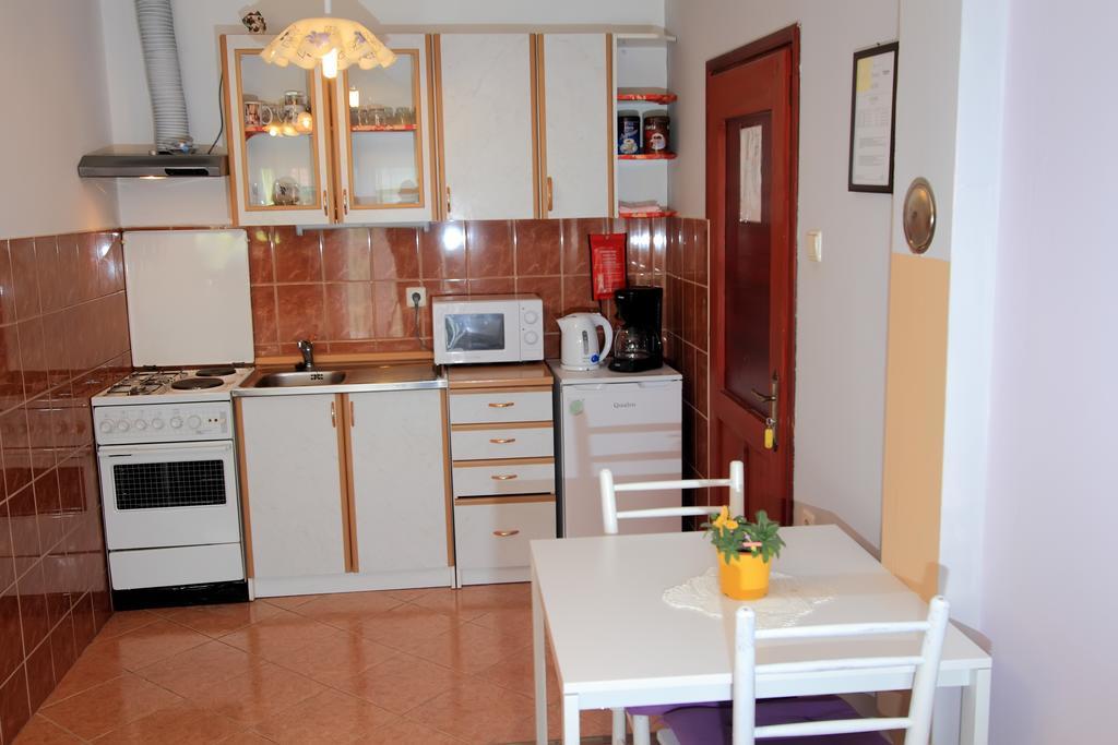Vila Julija - Apartment & Rooms โอโทชาส ภายนอก รูปภาพ